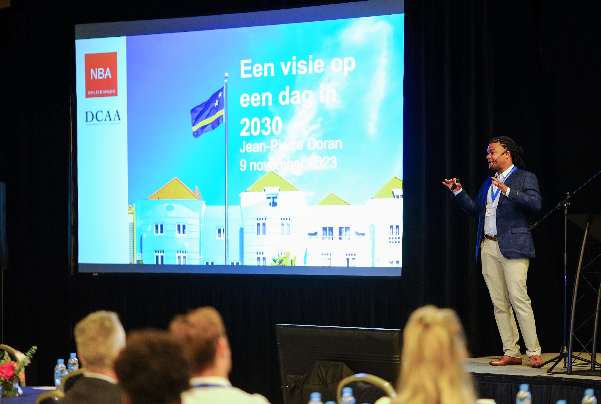 Jean-Pierre Doran presenteert zijn visie tijdens een lezing